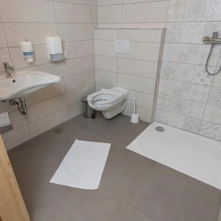 Planinska Koca Na Uskovnici *