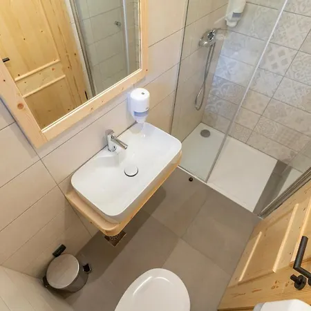 Pensión Planinska Koca Na Uskovnici Srednja Vas v Bohinju