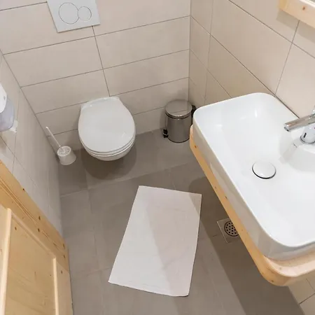 Planinska Koca Na Uskovnici