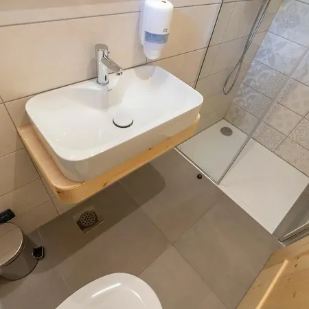 Planinska Koca Na Uskovnici