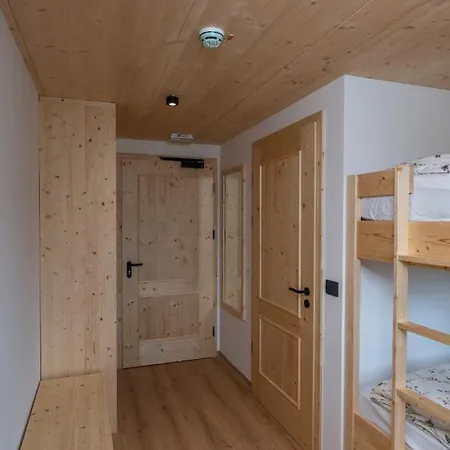 Planinska Koca Na Uskovnici Pensión