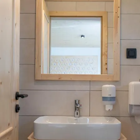 Guest house Planinska Koca Na Uskovnici Srednja Vas v Bohinju