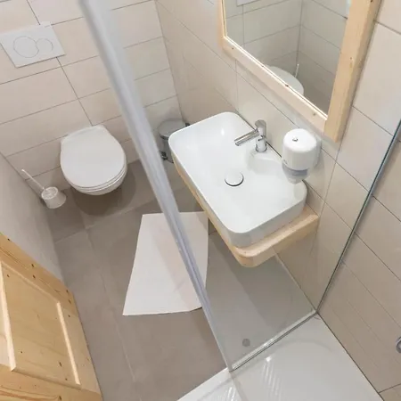 Pensión Planinska Koca Na Uskovnici