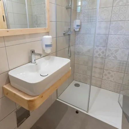 Planinska Koca Na Uskovnici