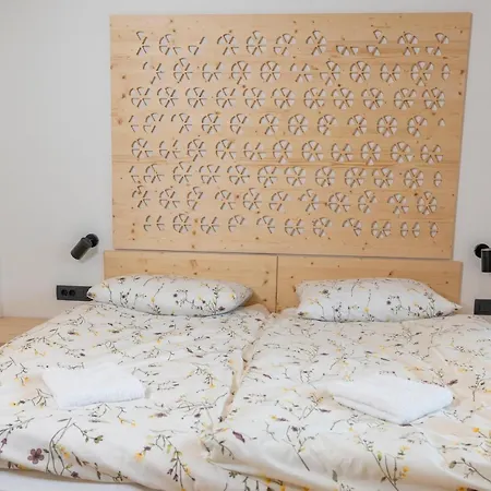 Guest house Planinska Koca Na Uskovnici *