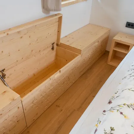 Planinska Koca Na Uskovnici *