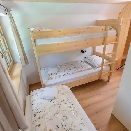 Planinska Koca Na Uskovnici *