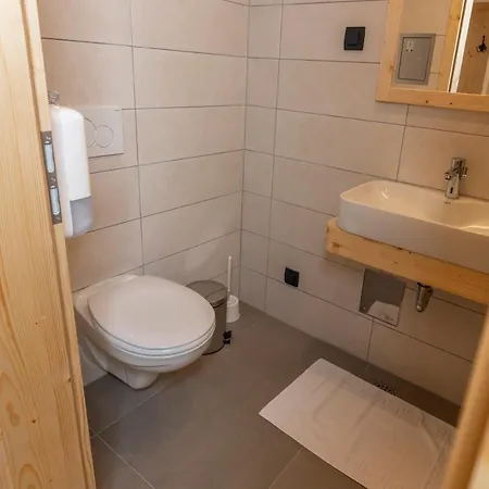 Planinska Koca Na Uskovnici Guest house *