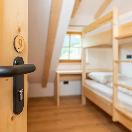 Planinska Koca Na Uskovnici