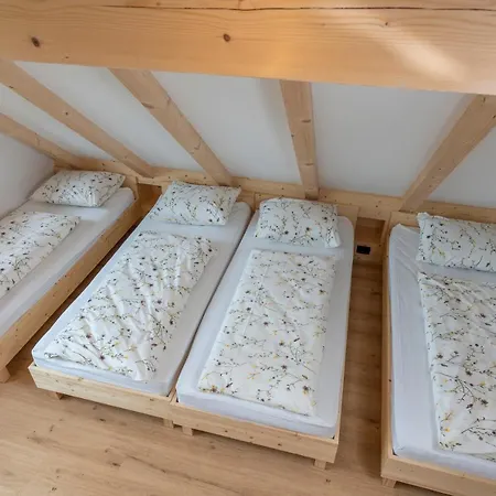 Planinska Koca Na Uskovnici Guest house *