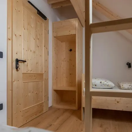 Planinska Koca Na Uskovnici