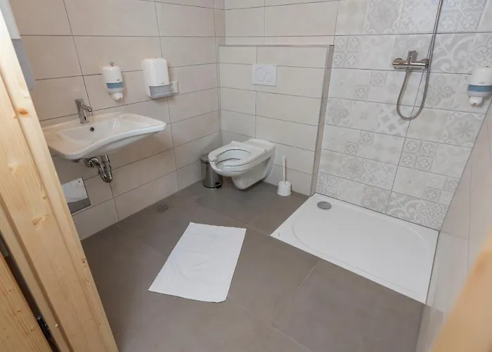 Planinska Koca Na Uskovnici *