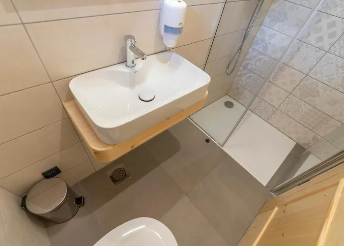 Planinska Koca Na Uskovnici