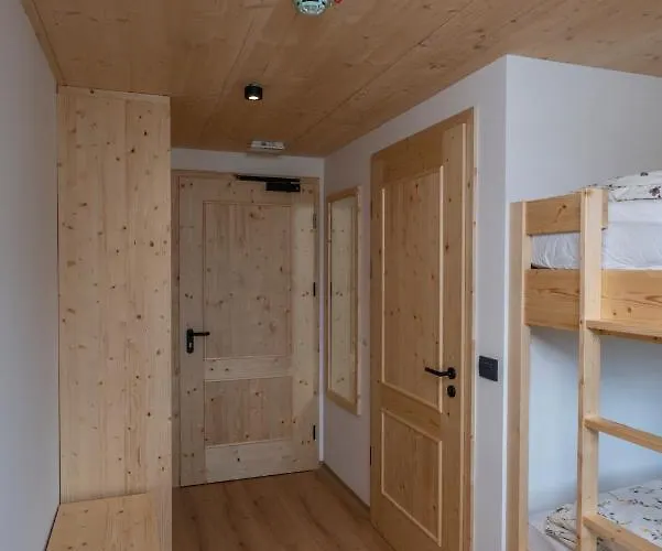 Planinska Koca Na Uskovnici Guest house